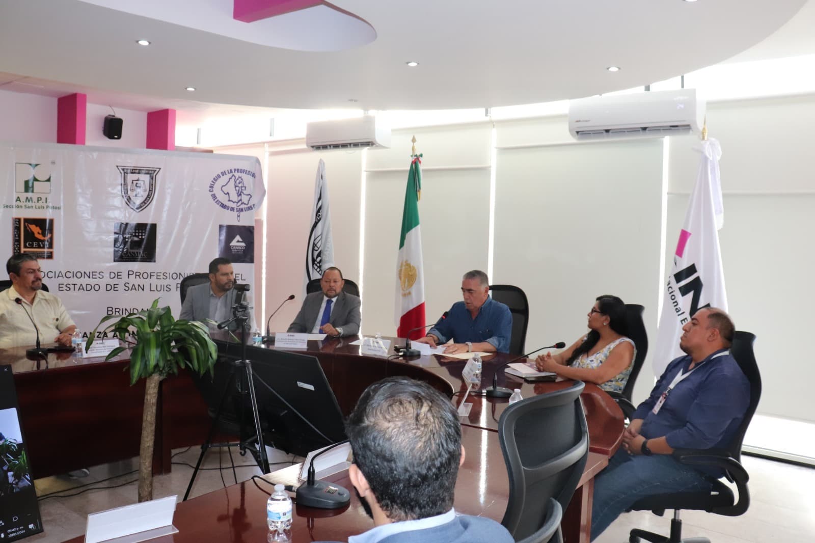 Gremios y asociaciones apoyan labor de autoridades electorales en SLP