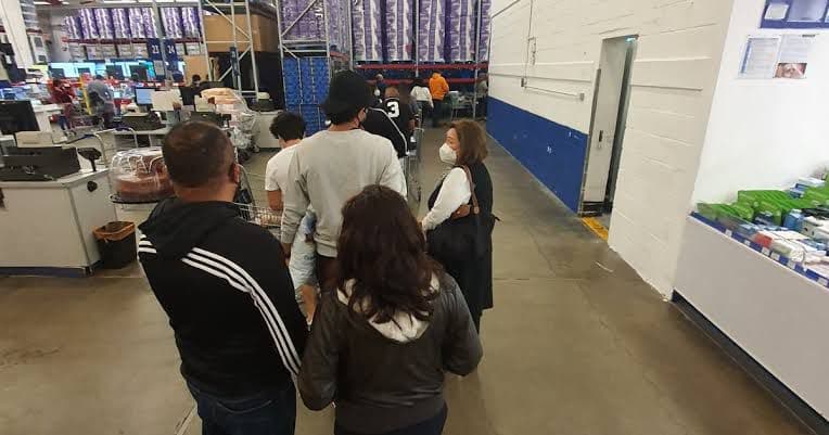 Walmart sancionada por revisar tickets a clientes
