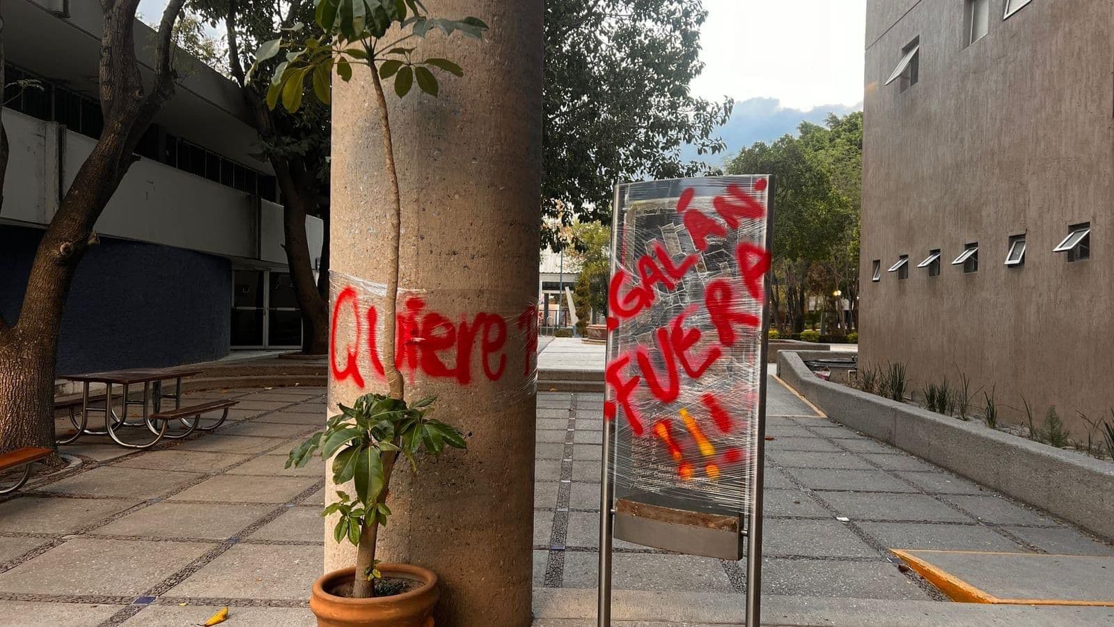 Estudiantes de psicología mantienen protesta en la UASLP