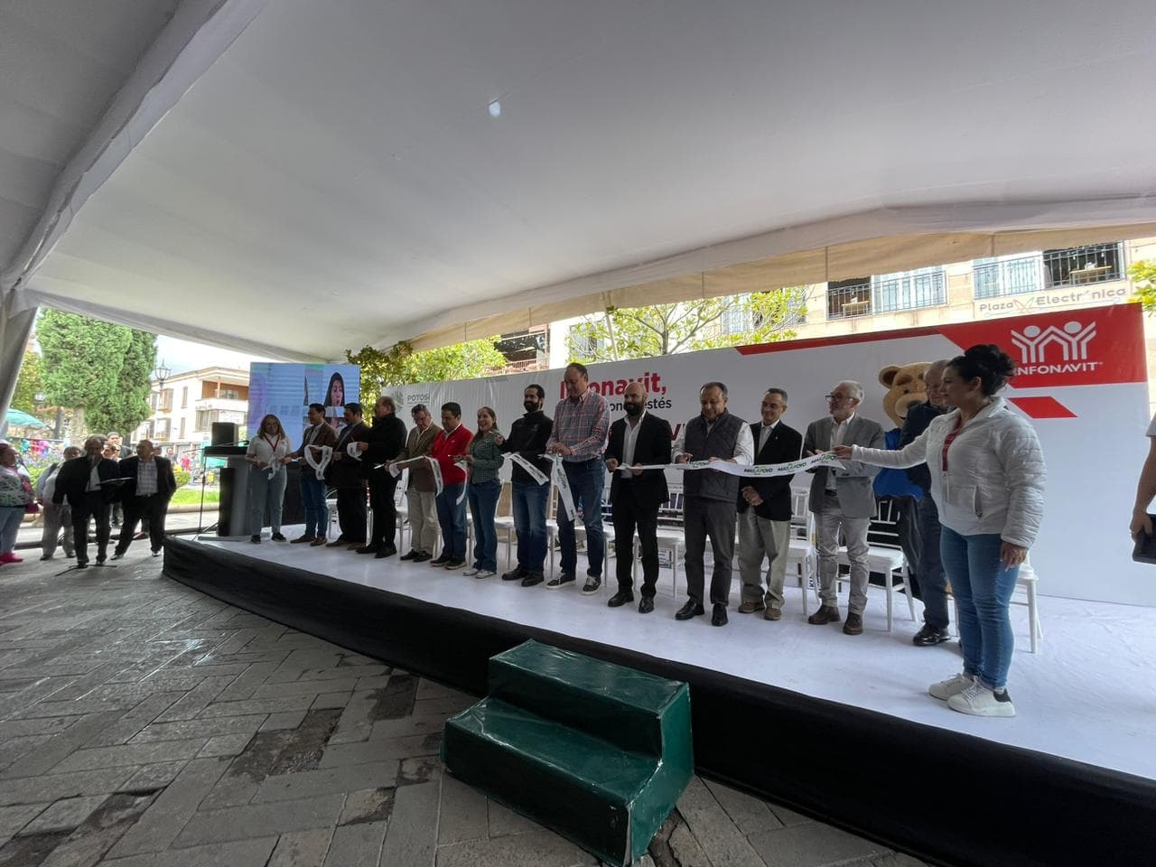 Inicia mega feria de servicios de Infonavit en San Luis Potosí