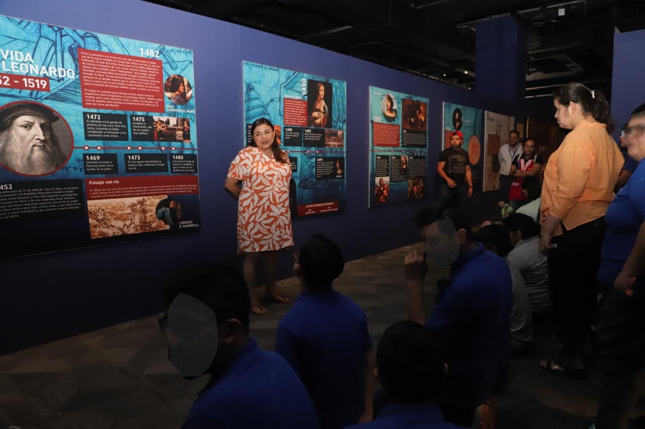 Encabeza alcaldesa visita de niños down a exposición Da Vinci Experience