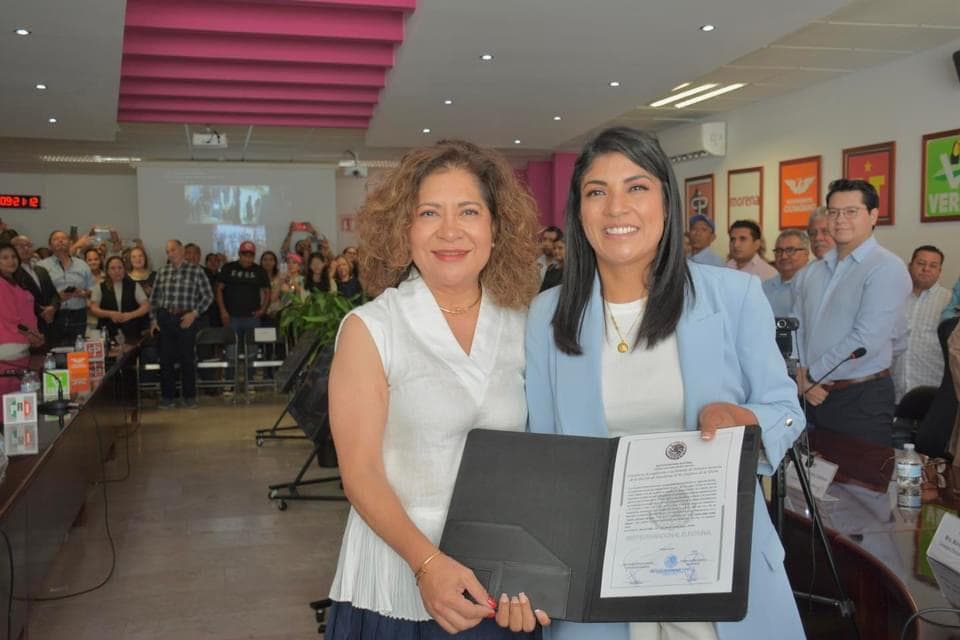 Recibe Vero Rodríguez constancia de mayoría de votos como senadora