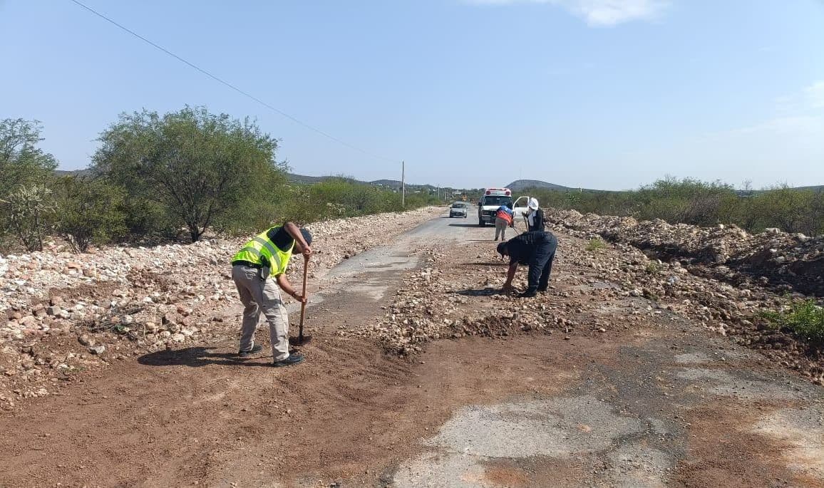 Retiran escombros que obstruían carretera a Peñasco