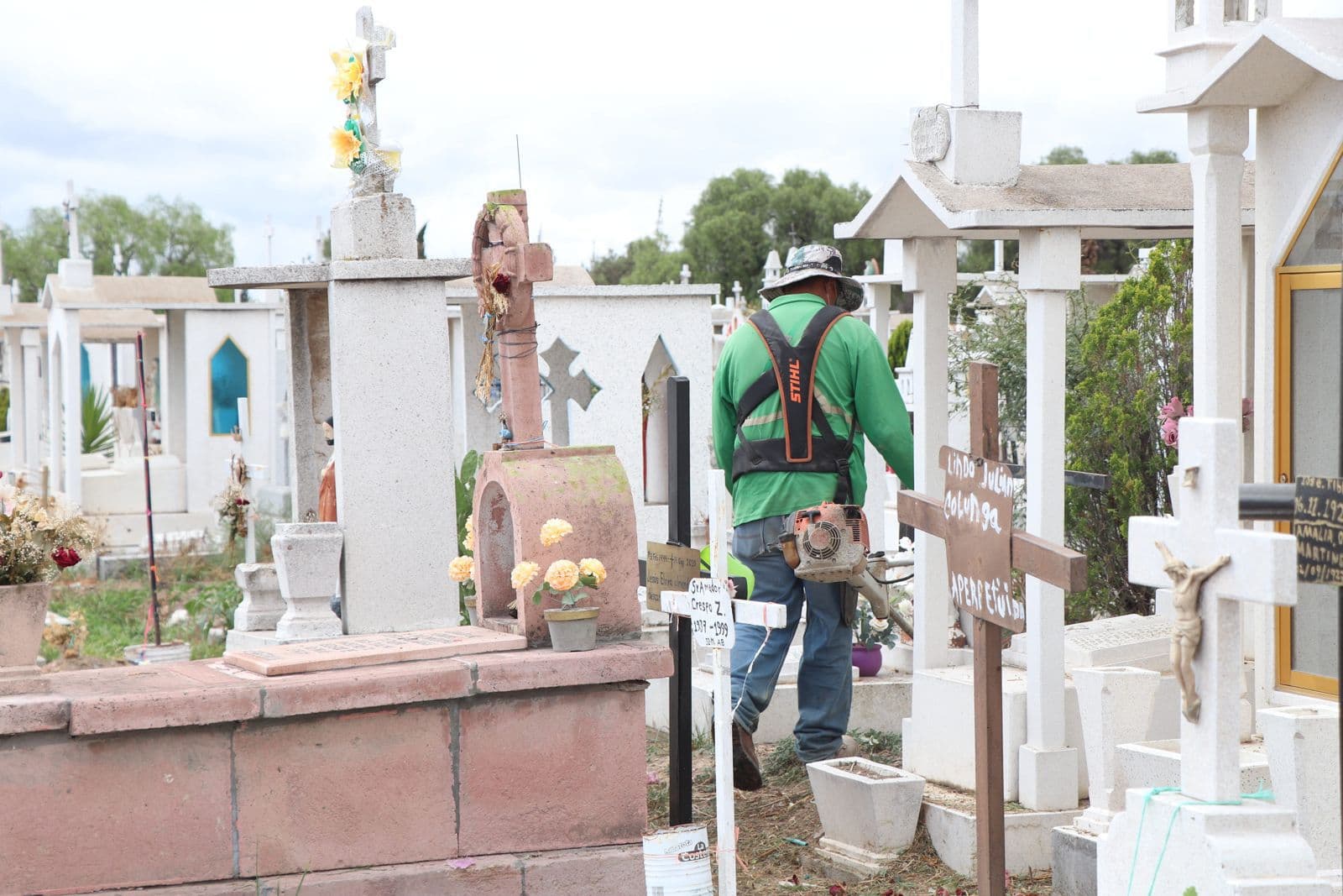Preparan cementerios municipales para visitantes el día del padre