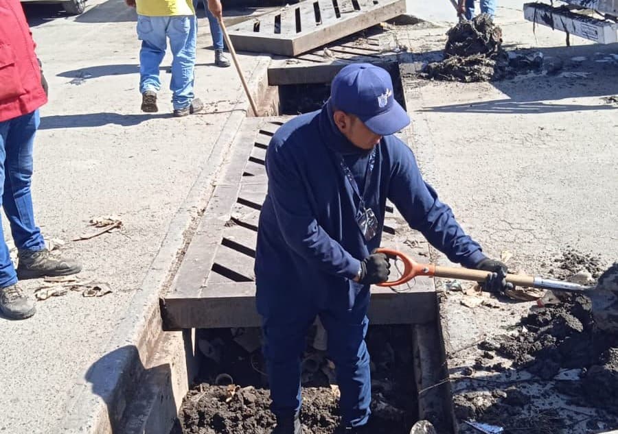 Limpian alcantarillado de SLP para evitar inundaciones