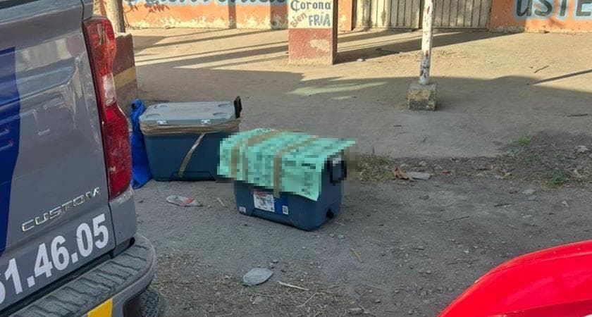 Dejan hieleras con restos humanos en caseta de policía de SLP