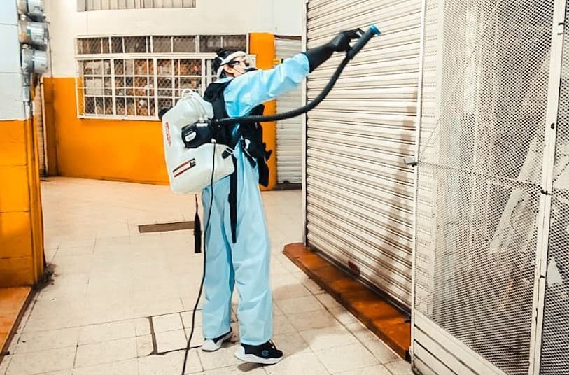Evitan plagas en mercados del centro histórico con fumigaciones nocturnas