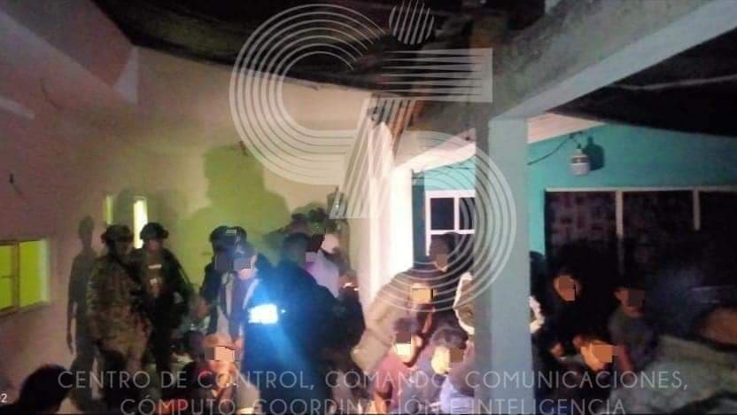 Rescatan a más de 100 migrantes y detienen a 3 personas en Tlaxcala