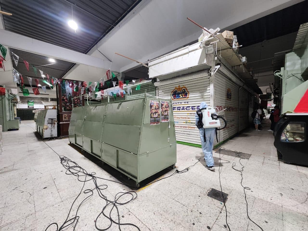 Fumiga ayuntamiento mercados del centro histórico de la capital