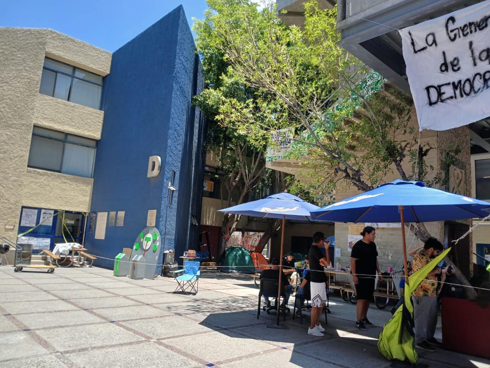Finaliza plantón en la UASLP ante acuerdo entre directivos y alumnos