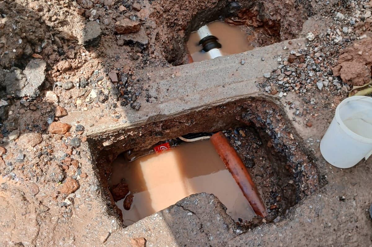 Reparó Interapas fuga de agua con riesgo de descarga eléctrica