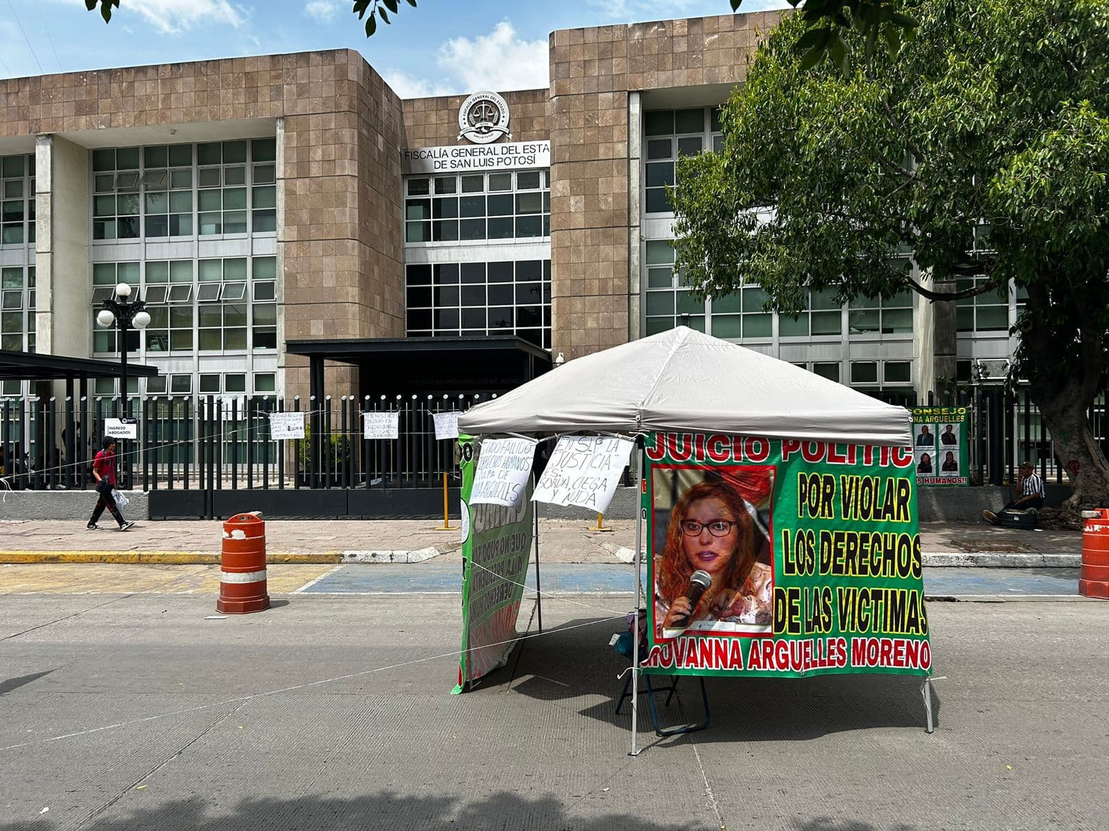 Bloquean Eje Vial en protesta contra violaciones a derechos humanos en SLP