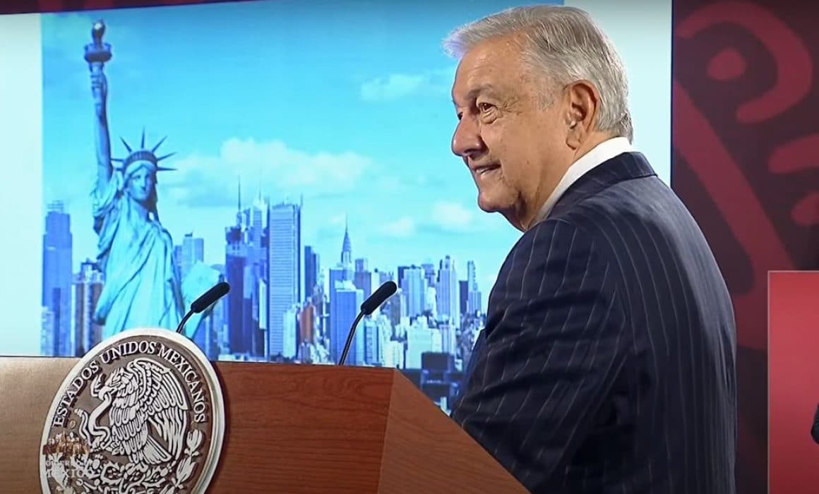 AMLO exhibe cartas a Trump y Biden donde pide libertad de Assange