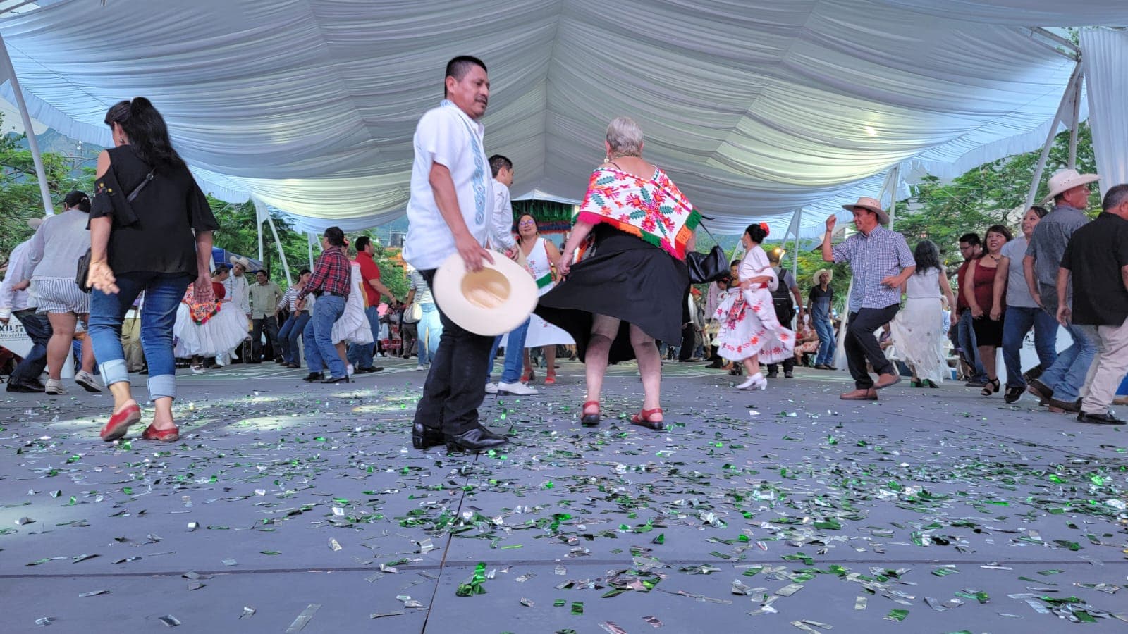 Bailadores de Huapango en Xilitla se preparan para romper record