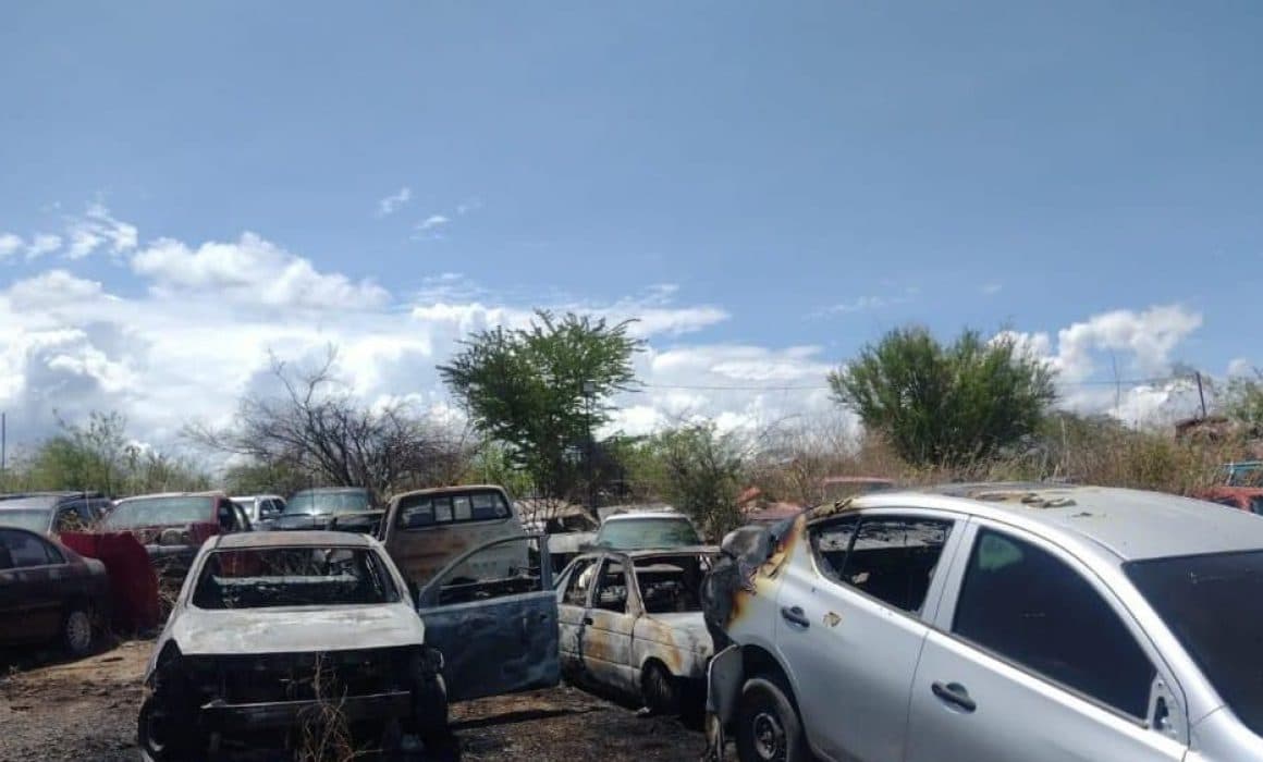 Queman 6 vehículos en corralón de Iguala, Guerrero