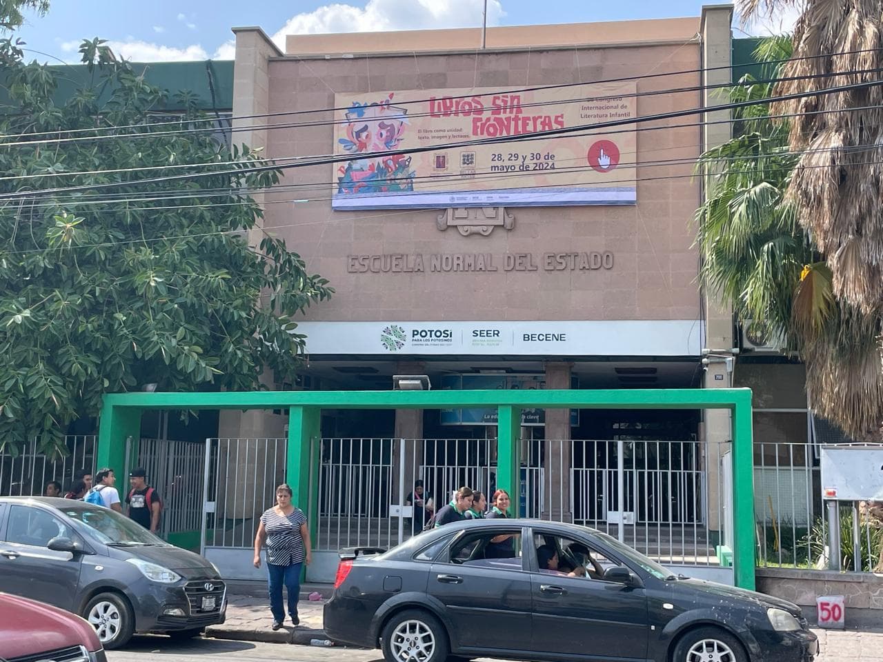 Rechazo masivo de aspirantes en la Normal del Estado
