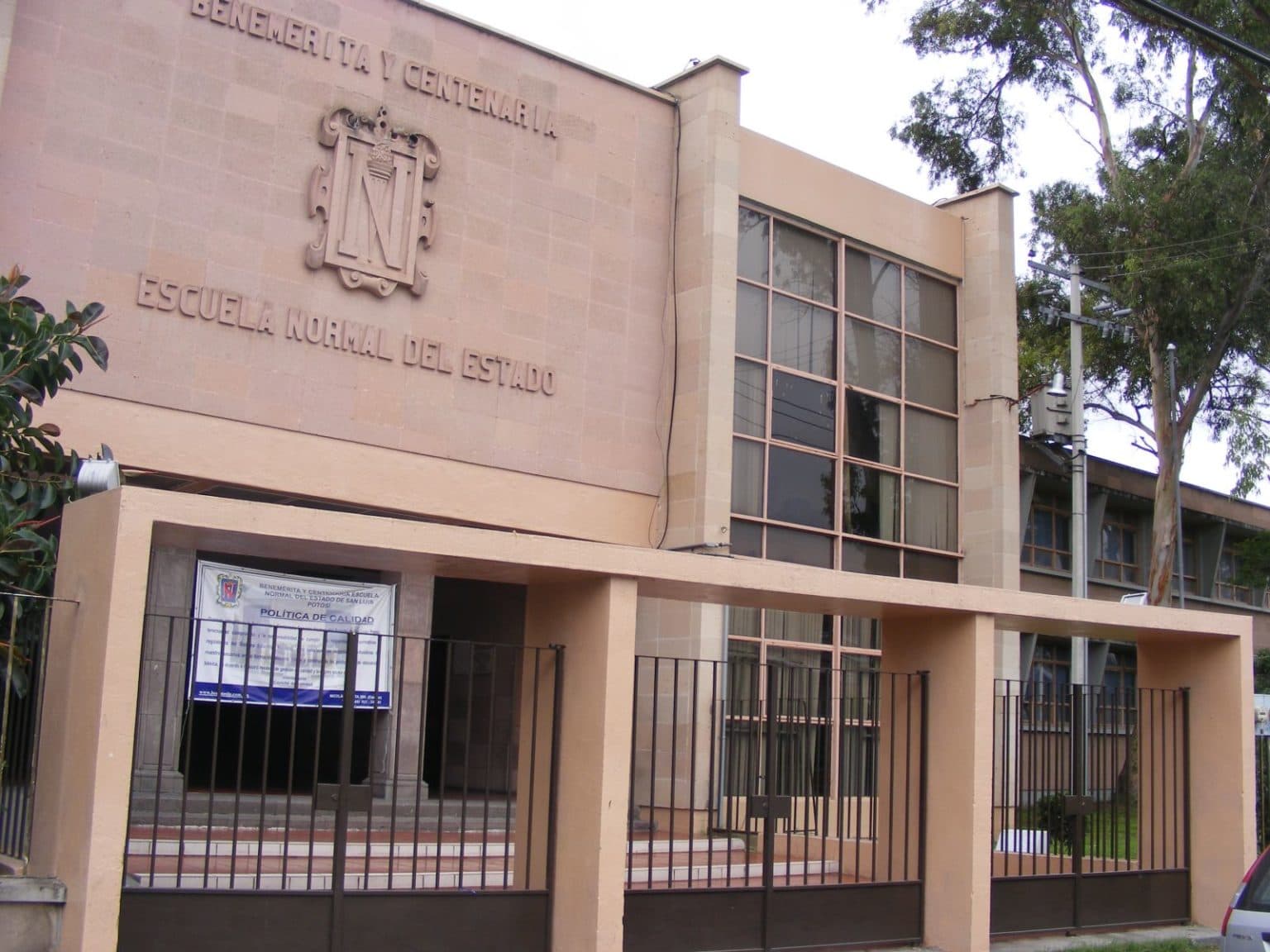Alumnos de la Escuela Normal denuncian a maestro acosador