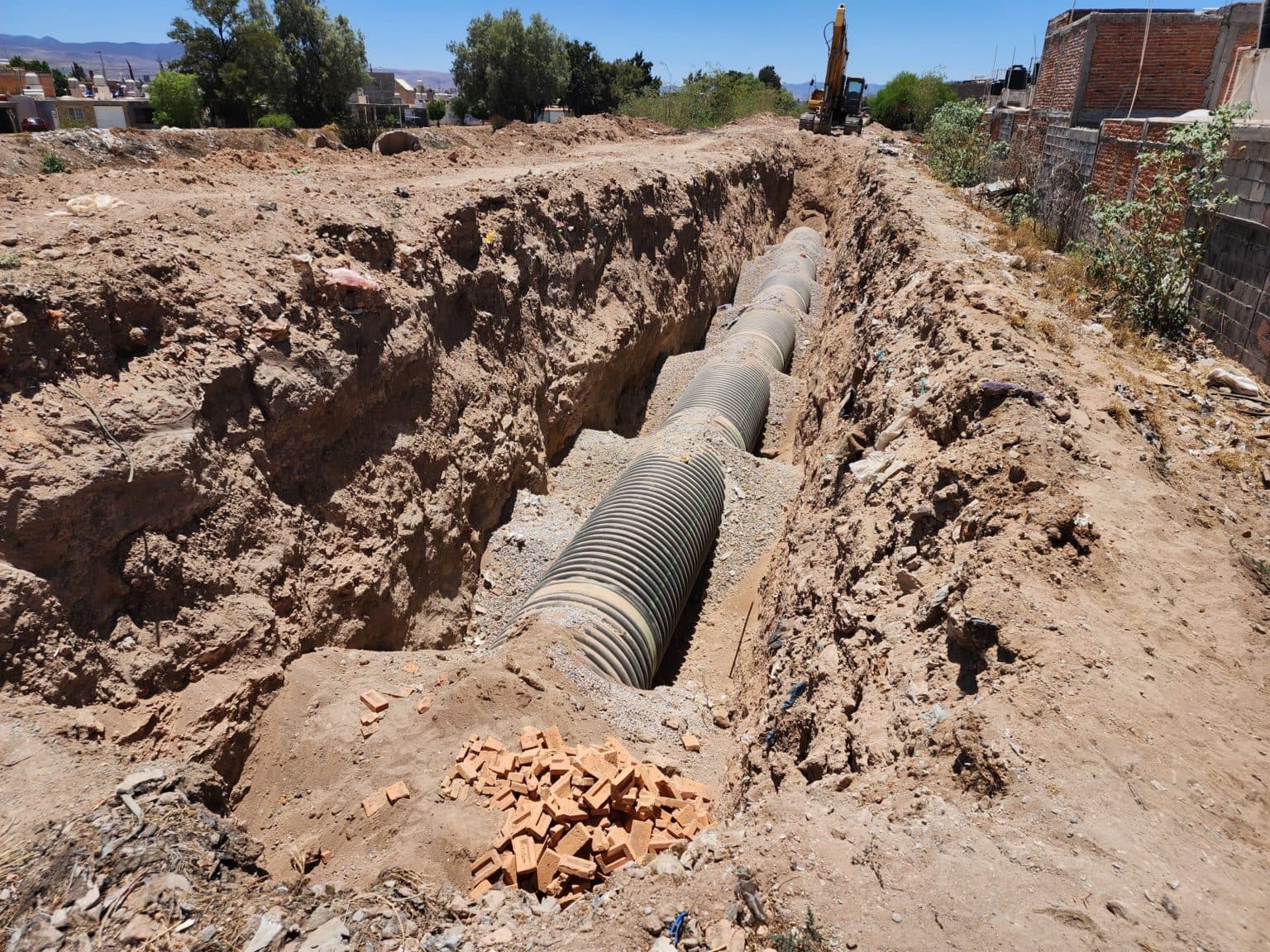 Interapas continúa con la reconstrucción del colector sanitario en “Los Silos”