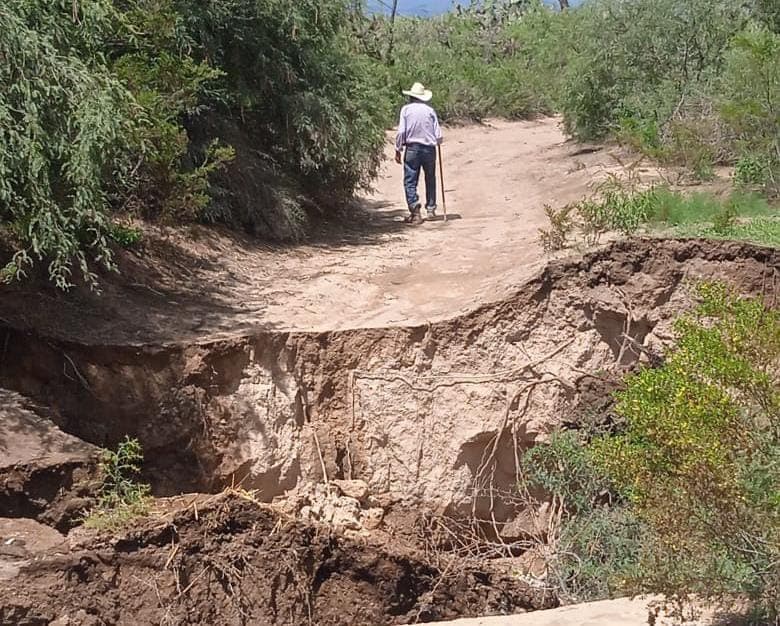 Socavones en Moctezuma alarman a pobladores después de fuertes lluvias