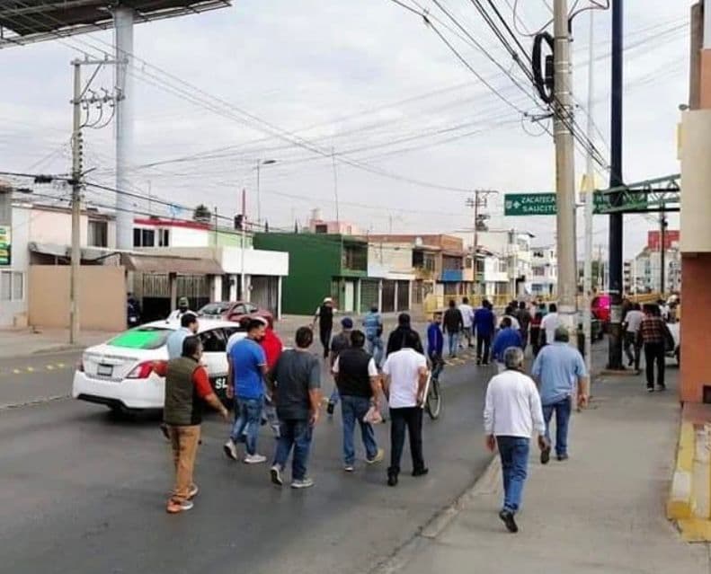 Manifestación de taxistas en SLP, piden salida de Araceli Martínez
