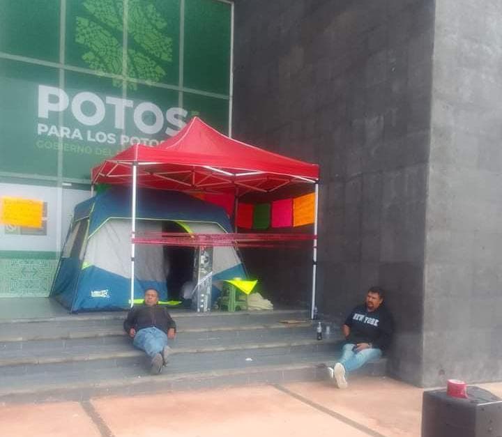 Comerciantes toman la Fenapo en protesta por aumento desmesurado en renta de espacios