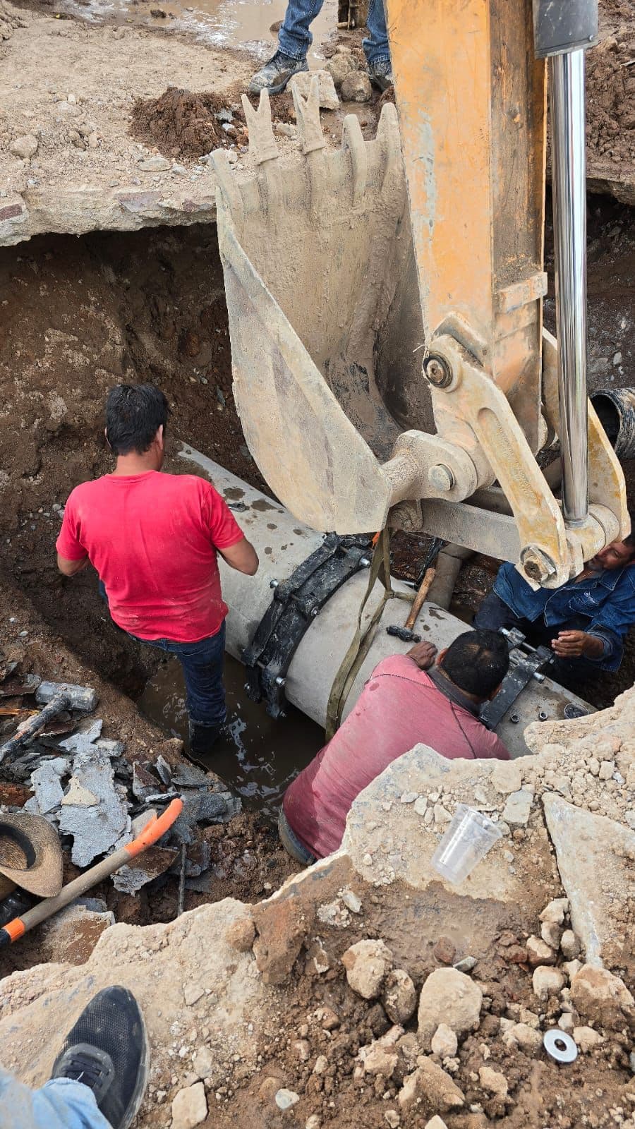Restablecen servicio de agua en zona sur tras reparar fuga en San Leonel