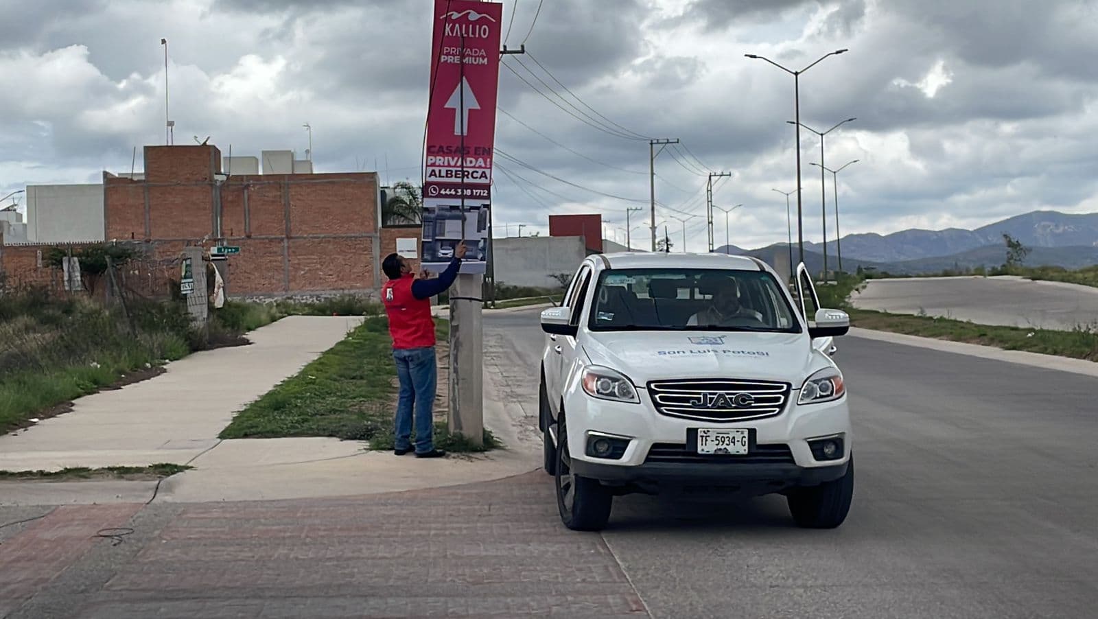 Gobierno de SLP retira más de 30 mil publicidades no autorizadas