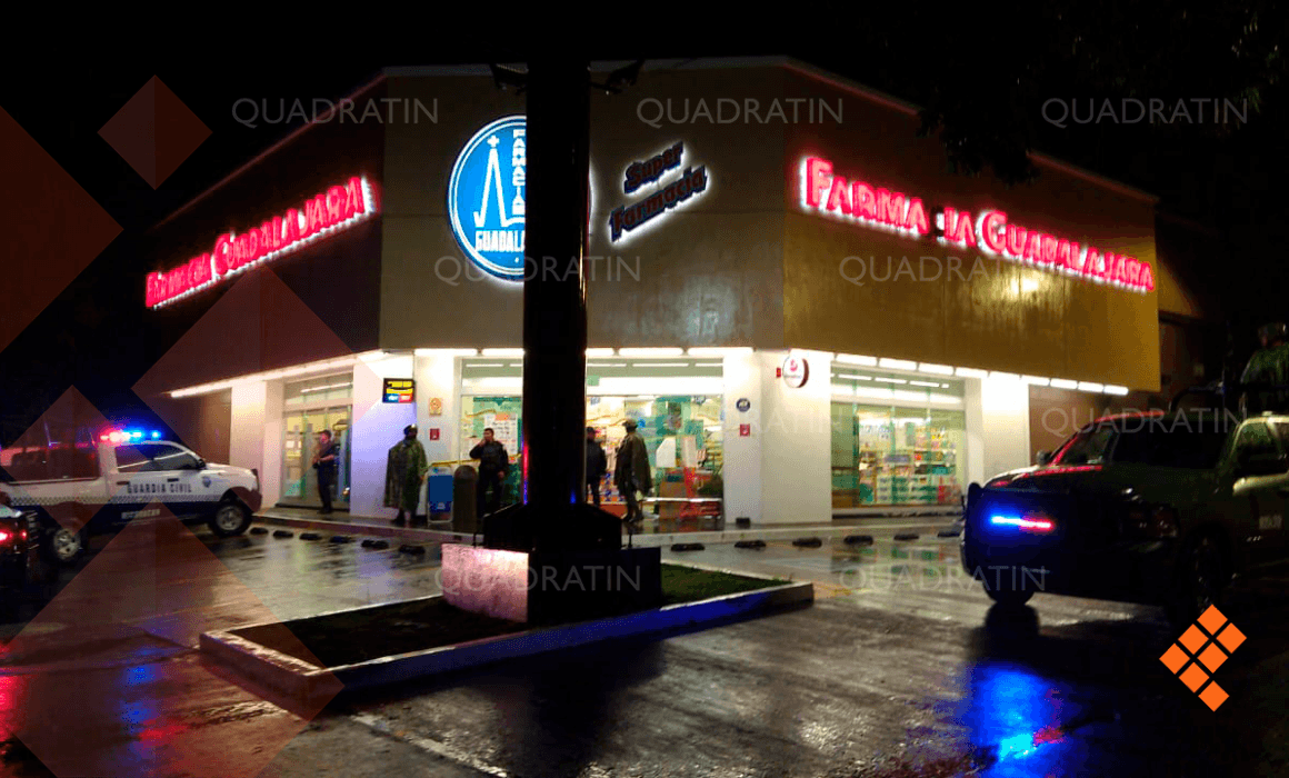 Asalto, móvil de balacera en Farmacia Guadalajara en Michoacán
