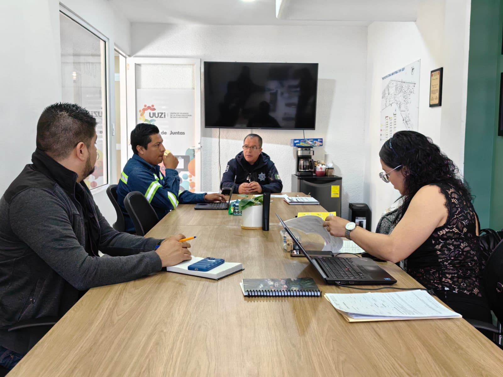 Apoya ayuntamiento a empresas con mesas colegiadas en la capital