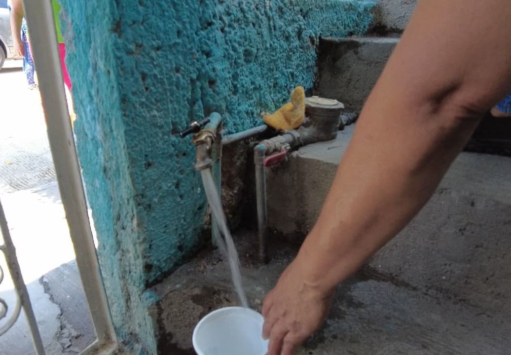 Regularizan suministro de agua en la colonia Simón Díaz