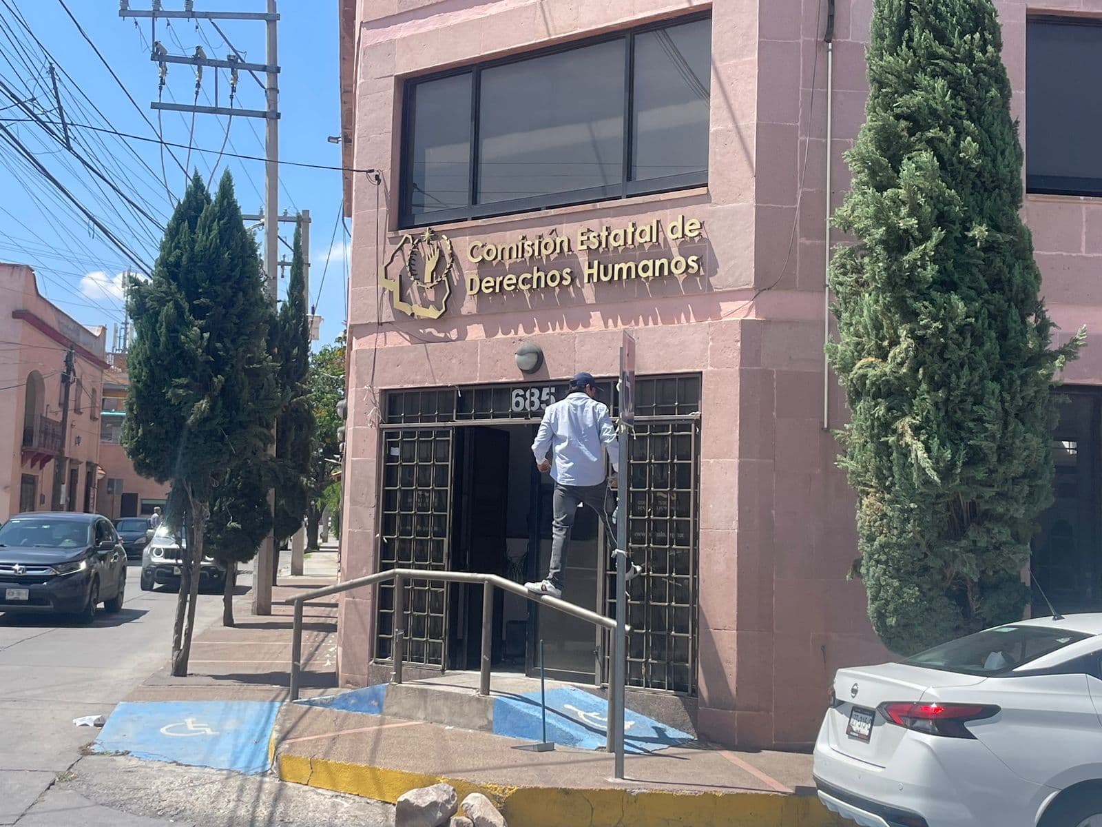 Se retiran manifestantes de instalaciones de CNDH después de dos meses