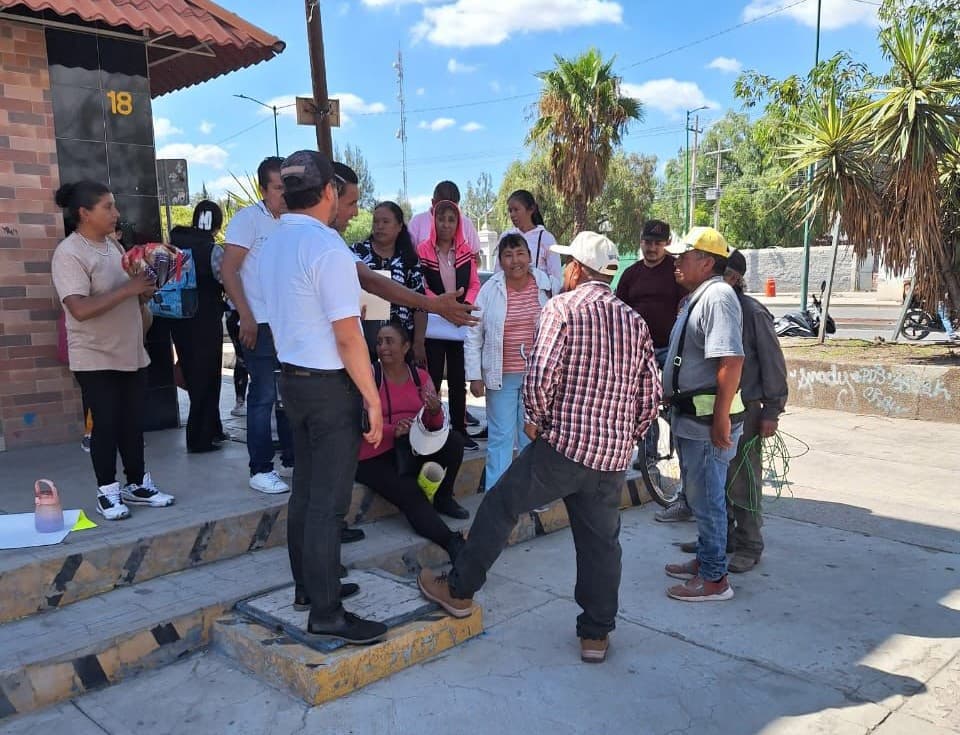 Atiende Interapas a vecinos de colonia Imperio Azteca