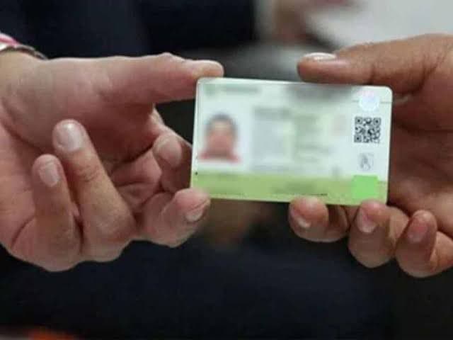 Identifican licencias de conducir falsas en la capital