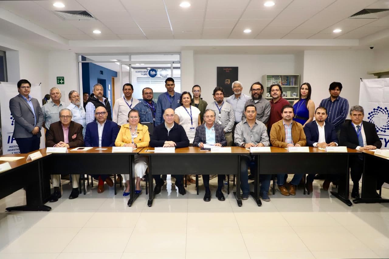 Trabaja Ayuntamiento e Ipicyt contra el lirio en Presa San José