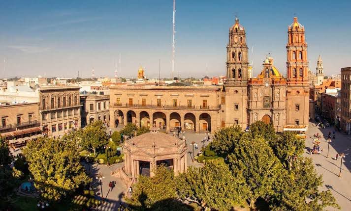 Reportan gran afluencia de turistas en la capital potosina