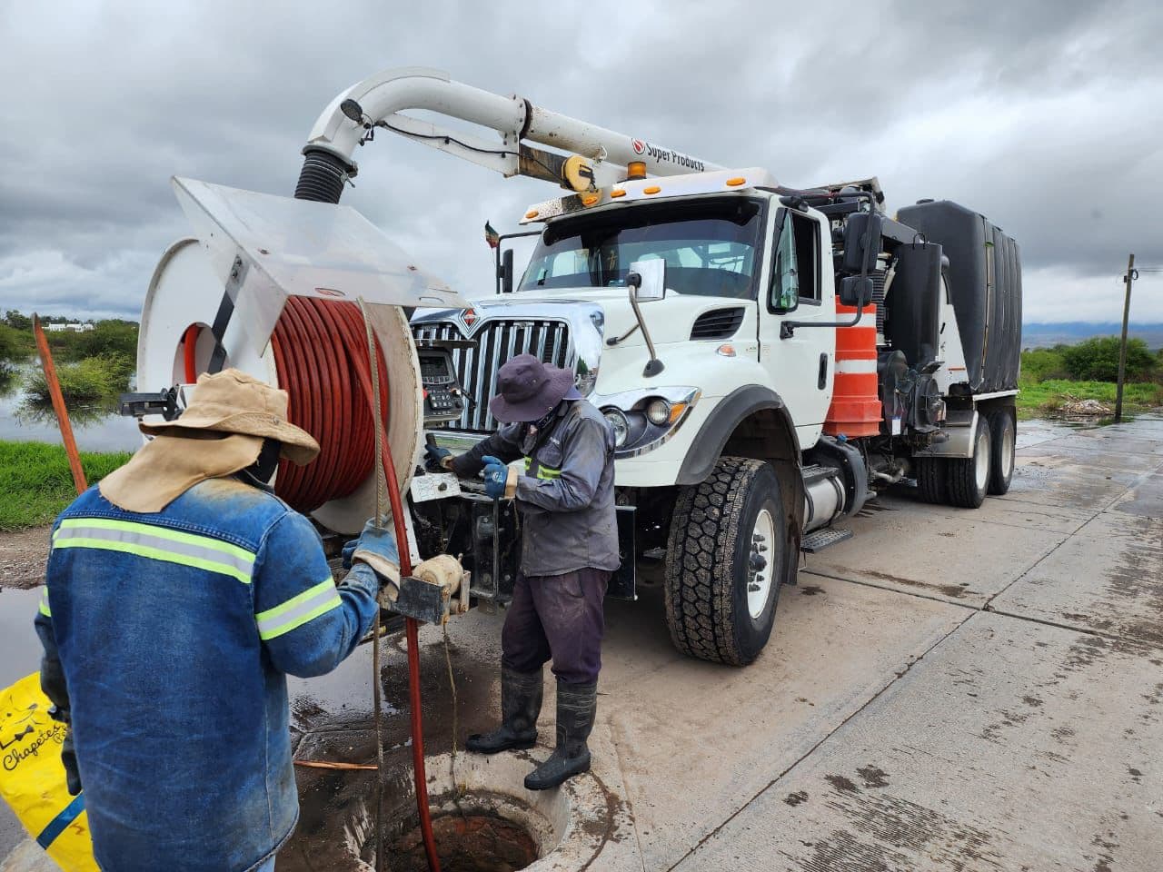 Realiza Interapas trabajos de limpieza en colonia Las Mercedes