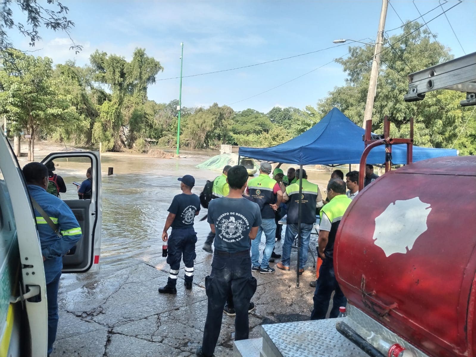 Reanudan búsqueda de joven arrastrado por rio en Valles