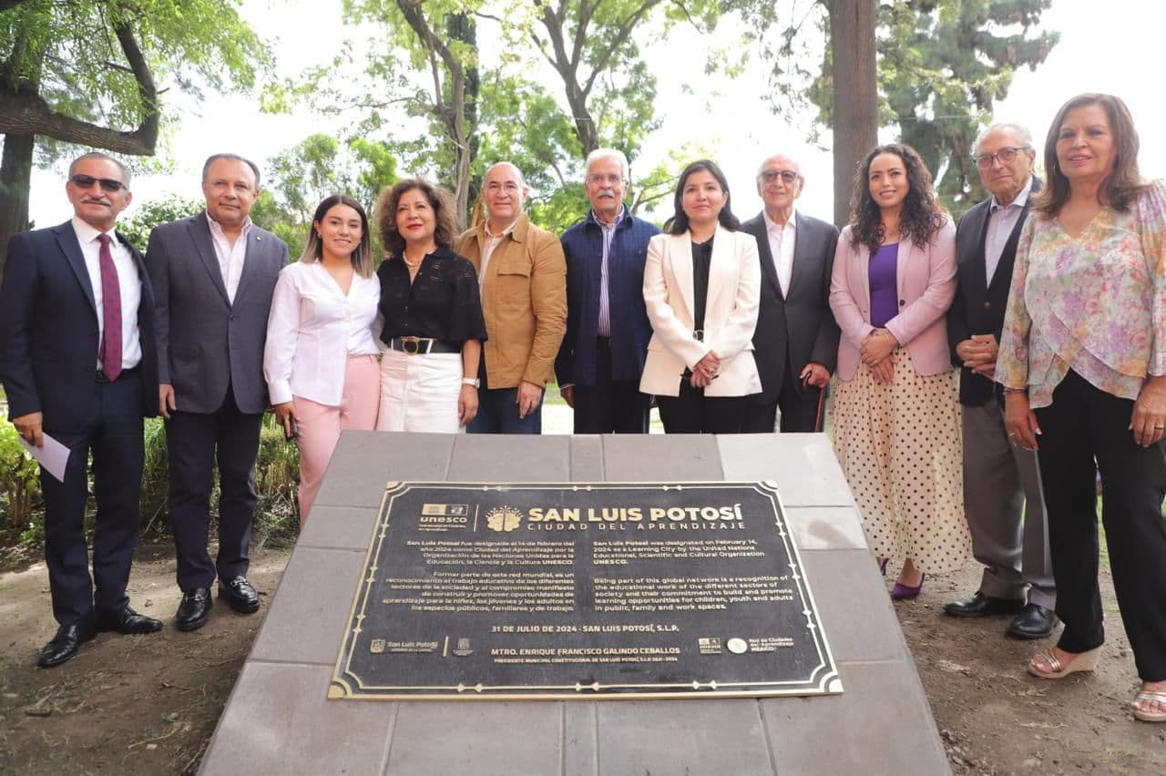 Develan placa de reconocimiento a SLP como Ciudad Aprendizaje por la Unesco