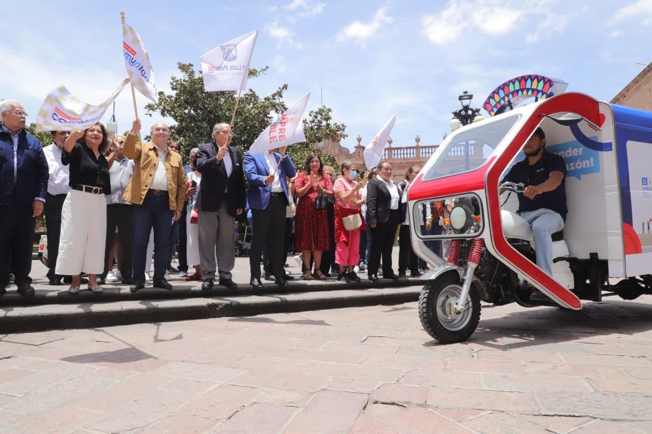 Da banderazo Alcalde Galindo a motocarro cultural en la capital