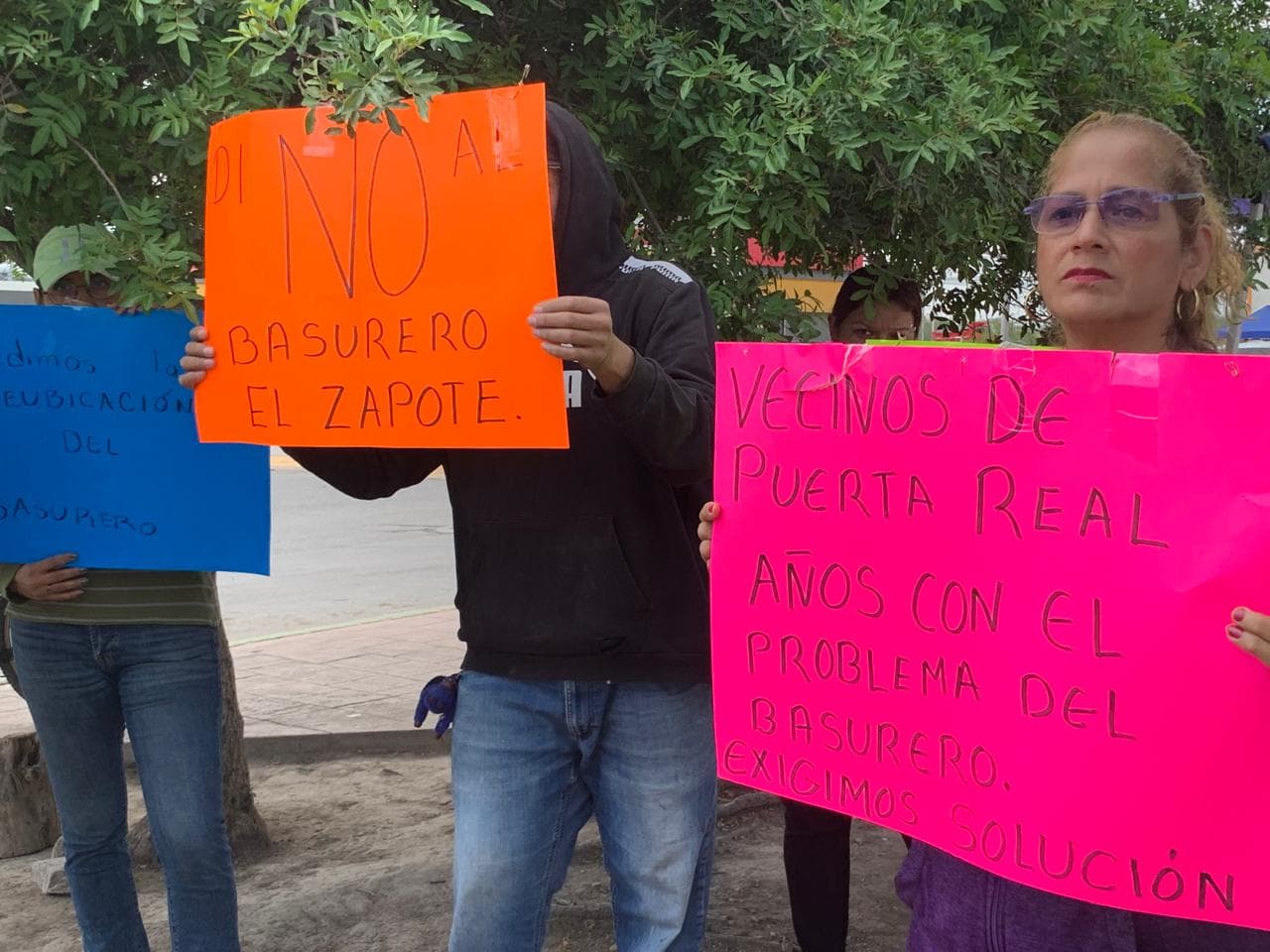 Habitantes de Puerta Real bloquean Periférico para exigir reubicación de basurero