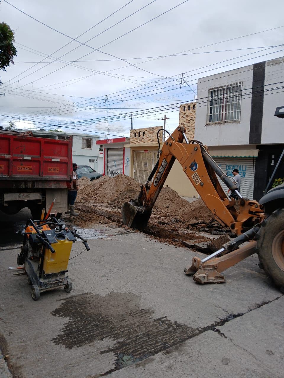Colapsa drenaje en Rural Atlas, Interapas inicia reparaciones