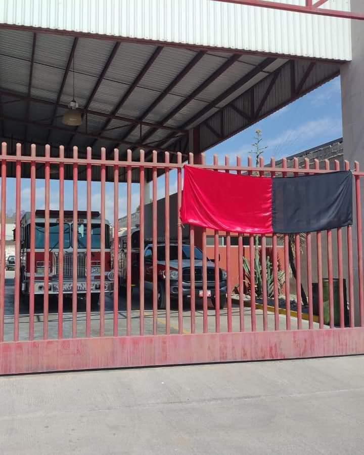 Bomberos de SLP paralizan actividades en demanda de mejores condiciones laborales