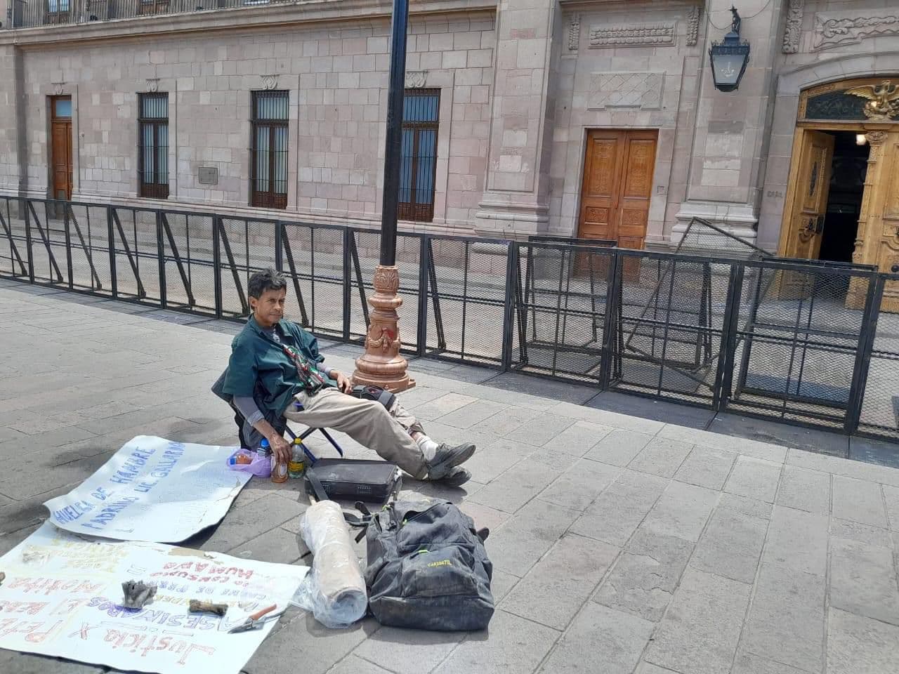 Activista en huelga de hambre exige justicia por perros envenenados en San Luis Potosí