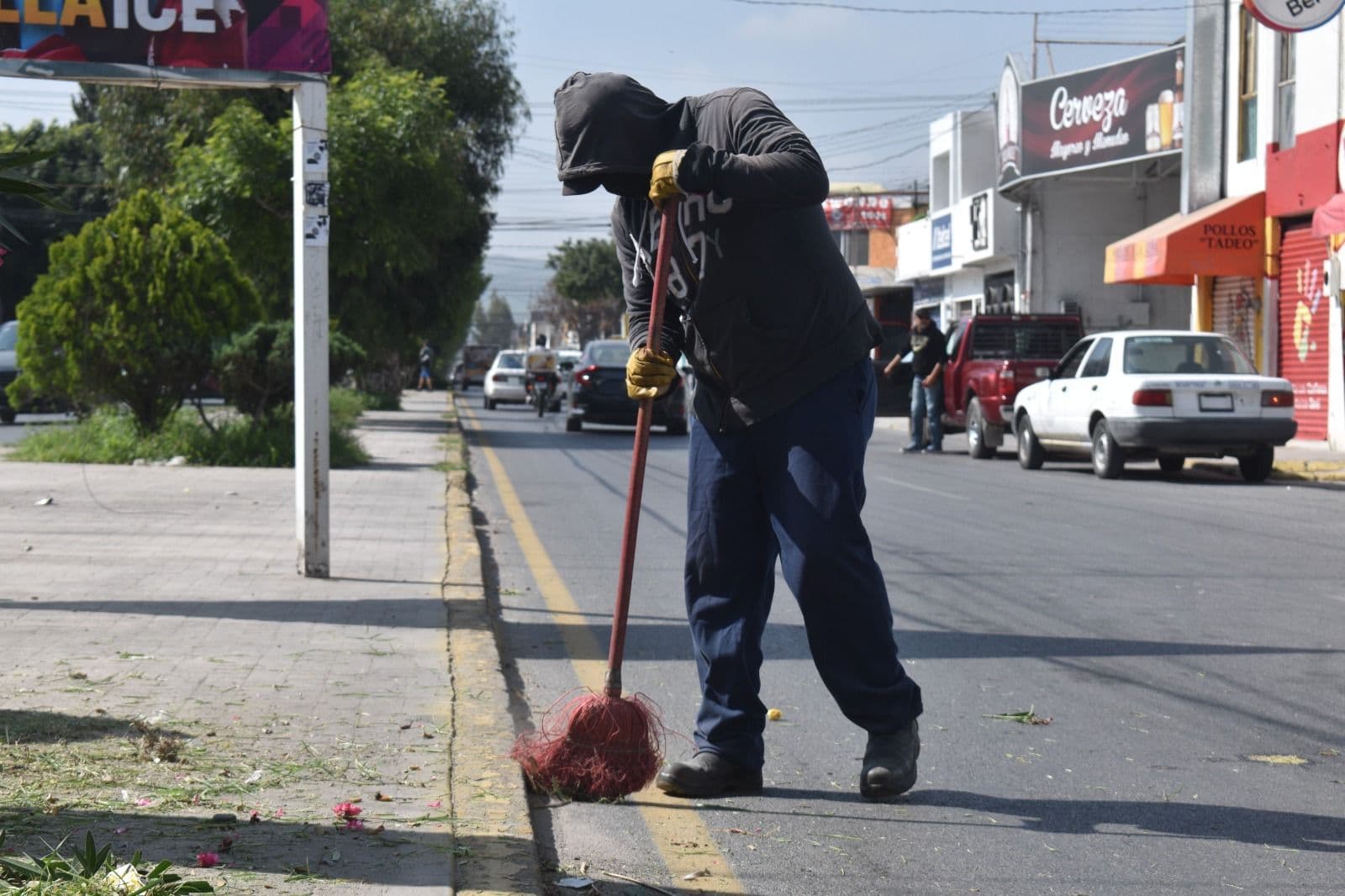 Servicios Municipales inicia operativo Fenapo limpia, iluminada y ordenada