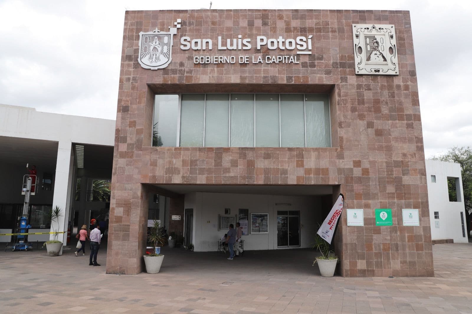 Ayuntamiento asegura atención médica para trabajadores tras trágico accidente vial