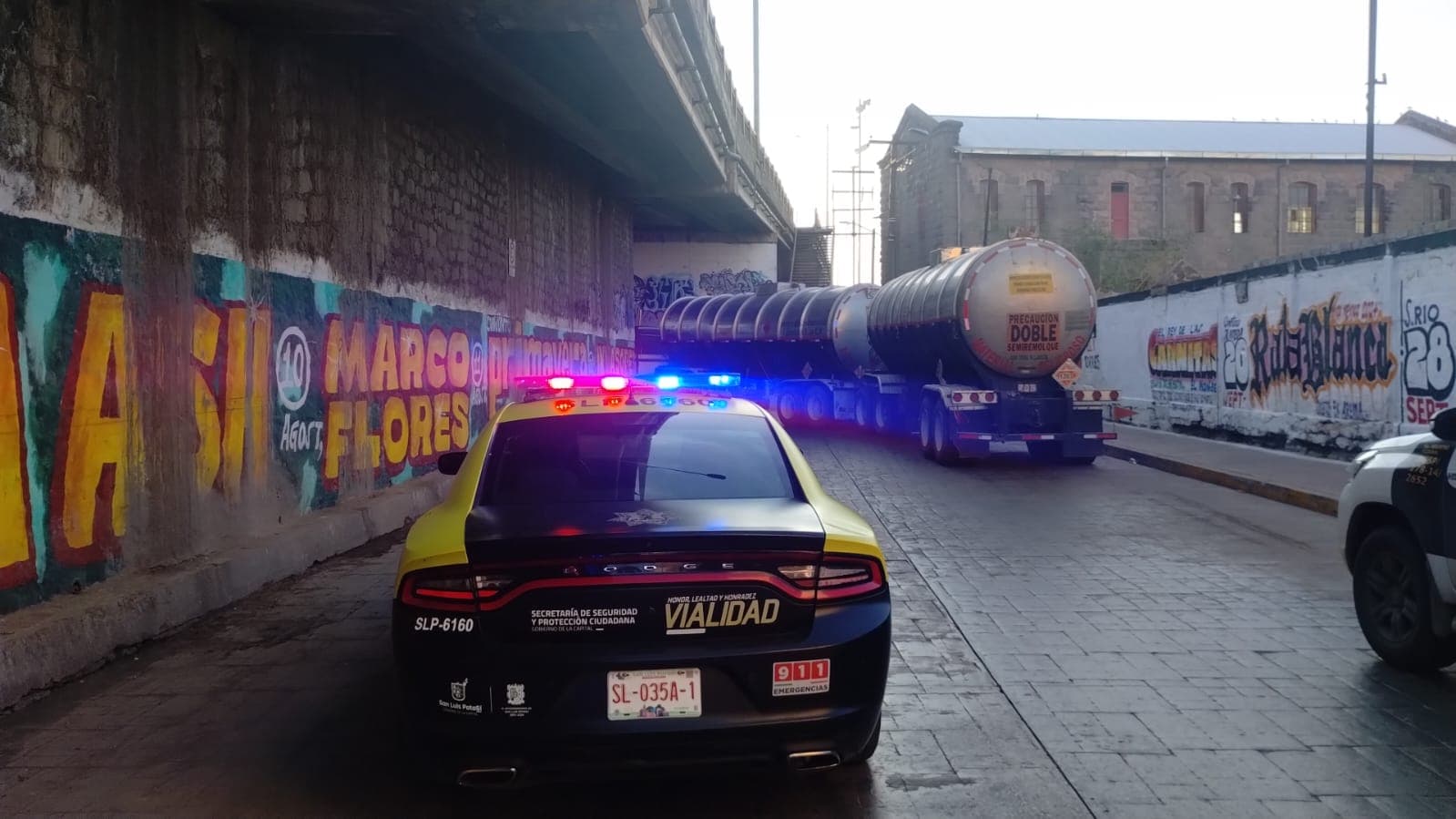 Atiende SSPC trailer abandonado con combustible en centro histórico