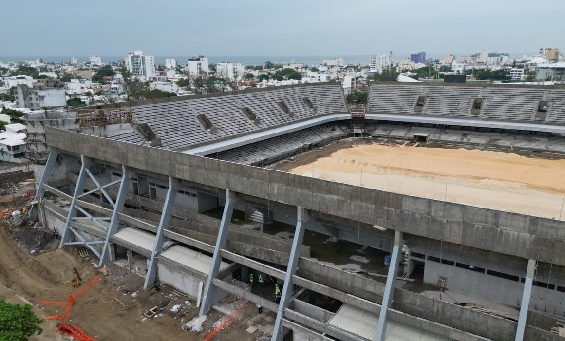 Avanza El Pirata en construcción de torres y palcos