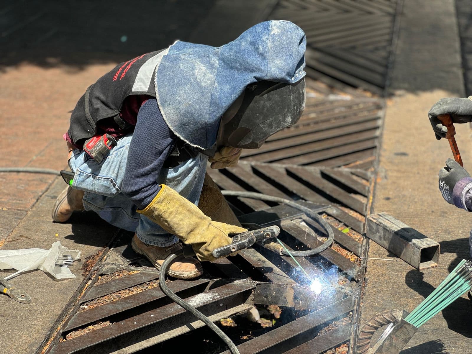 Ayuntamiento de SLP repara alcantarillas y colectores pluviales
