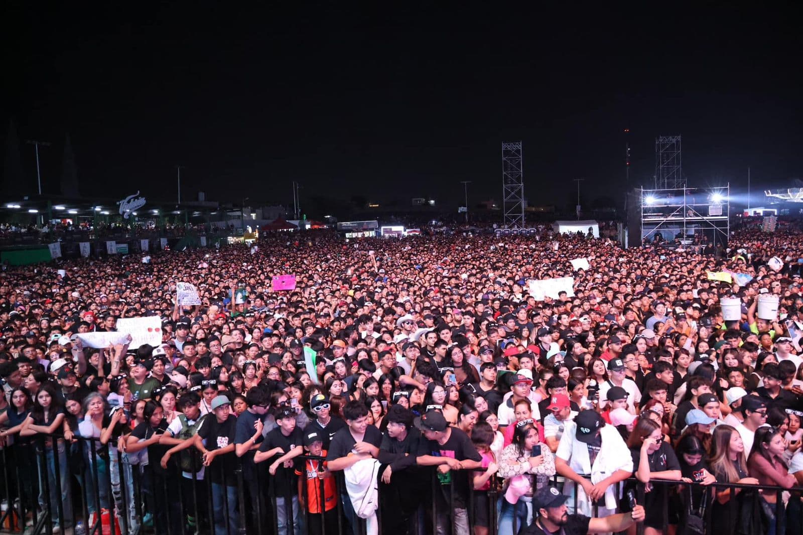 Reportan denuncias por robo de celular en inauguración de la Fenapo