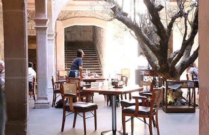 Disminuyó clientela del sector restaurantero potosino en vacaciones de verano